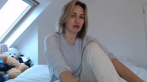 Snapshot of mallinia chatting on 01.27.25 mallinia online show from 01.27.25