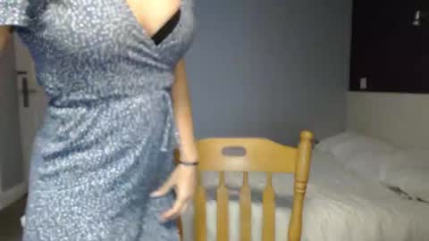 Snapshot of mallinia chatting on 02.02.25 mallinia online show from 02.02.25