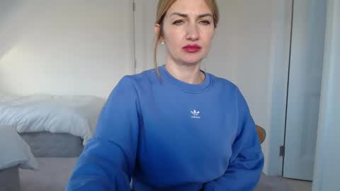 Snapshot of mallinia chatting on 02.04.25 mallinia online show from 02.04.25