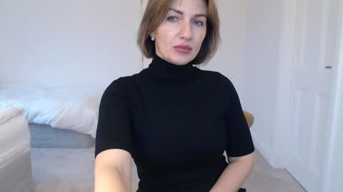 Snapshot of mallinia chatting on 02.10.25 mallinia online show from 02.10.25