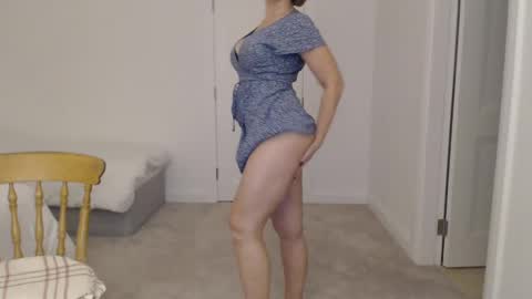 Snapshot of mallinia chatting on 02.12.25 mallinia online show from 02.12.25