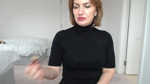 Snapshot of mallinia chatting on 03.08.25 mallinia online show from 03.08.25