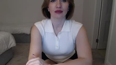 Snapshot of mallinia chatting on 03.09.25 mallinia online show from 03.09.25