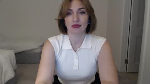 Snapshot of mallinia chatting on 03.10.25 mallinia online show from 03.10.25