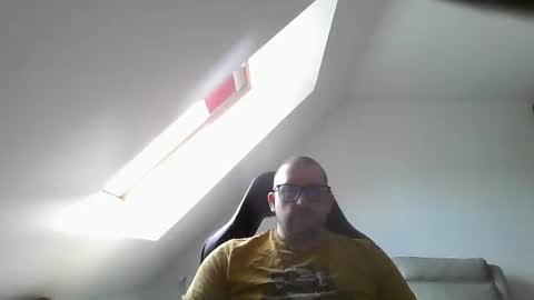 Snapshot of malou2927 chatting on 04.18.26 breton online show from 04.18.26
