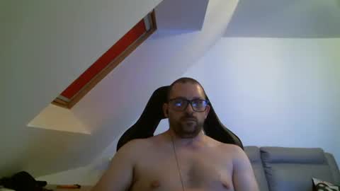 Snapshot of malou2927 chatting on 04.25.26 breton online show from 04.25.26