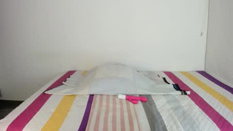 Snapshot of malucam_06 chatting on 11.01.25 instagram nueela online show from 11.01.25