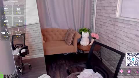 Snapshot of malvinadream chatting on 09.30.25 malvinadream online show from 09.30.25