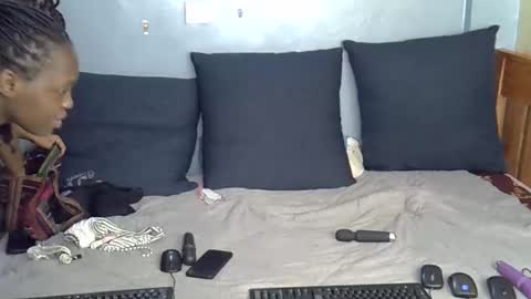 Snapshot of mama_pussie chatting on 11.15.25 mama_pussie online show from 11.15.25