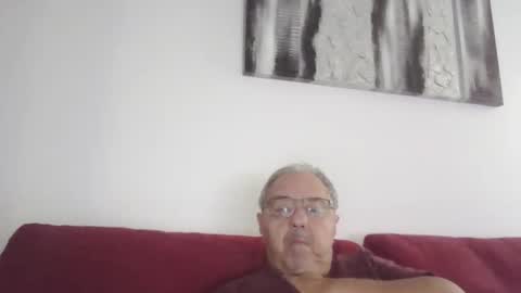 Snapshot of mambow99 chatting on 10.19.25 OLDMANFREE online show from 10.19.25