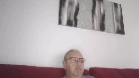 Snapshot of mambow99 chatting on 10.26.25 OLDMANFREE online show from 10.26.25