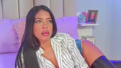 Snapshot of mami_natacha19x chatting on 10.22.25 nati online show from 10.22.25