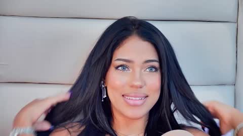 Snapshot of mami_natacha19x chatting on 11.04.25 nati online show from 11.04.25