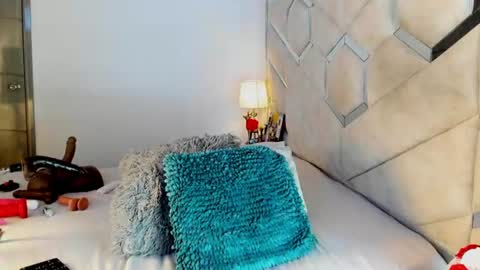 Snapshot of mami_soto chatting on 06.18.26 mami_soto online show from 06.18.26