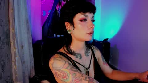 Snapshot of mamushka_ chatting on 04.28.26 online show from 04.28.26