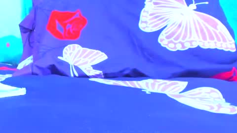 Snapshot of mamy02 chatting on 10.17.25 cristal online show from 10.17.25