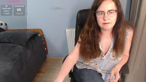 Snapshot of mandarinka28 chatting on 06.26.26 mandarinka28 online show from 06.26.26