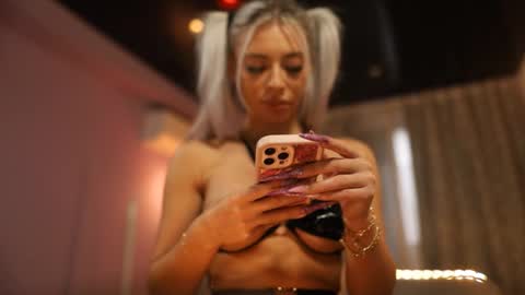 Snapshot of mandypeas chatting on 09.27.25 Anto Lovense is Active My pleasure is in your hands Private is Open online show from 09.27.25