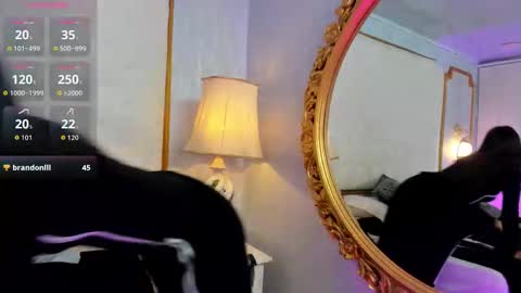 Snapshot of manelyk_evanss chatting on 10.24.25 manelyk_evanss online show from 10.24.25