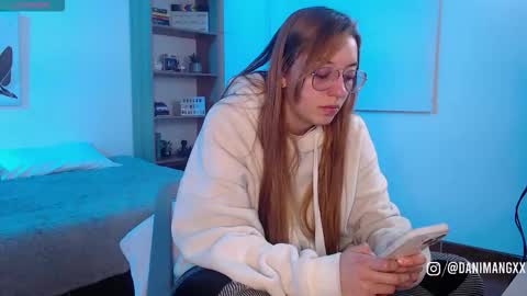 Snapshot of mangxx chatting on 10.06.25 Danny online show from 10.06.25