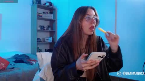 Snapshot of mangxx chatting on 10.10.25 Danny online show from 10.10.25