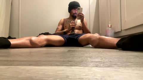 Snapshot of mani4sexy chatting on 12.22.24 Mani4sexy online show from 12.22.24