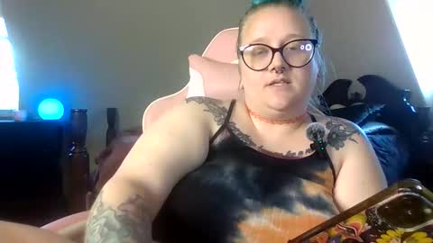 Snapshot of manicpixiepop chatting on 05.08.26 ManicPixiePop online show from 05.08.26