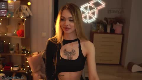 Snapshot of manifreyja chatting on 10.11.25 Amelie online show from 10.11.25