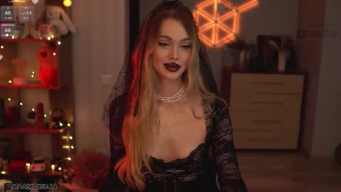 Snapshot of manifreyja chatting on 10.24.25 Amelie online show from 10.24.25