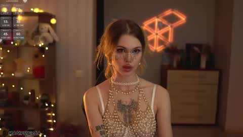 Snapshot of manifreyja chatting on 10.26.25 Amelie online show from 10.26.25