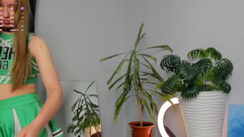 Snapshot of manita_misti chatting on 05.17.26 Manita online show from 05.17.26