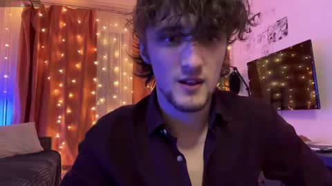 Snapshot of manolein chatting on 12.29.24 manolein online show from 12.29.24