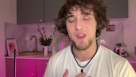 Snapshot of manolein chatting on 11.04.25 manolein online show from 11.04.25