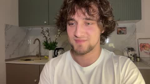 Snapshot of manolein chatting on 11.06.25 manolein online show from 11.06.25