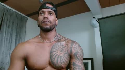 Snapshot of manolofitt chatting on 10.05.25 Manolo online show from 10.05.25