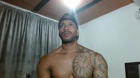 Snapshot of manolofitt chatting on 10.18.25 Manolo online show from 10.18.25