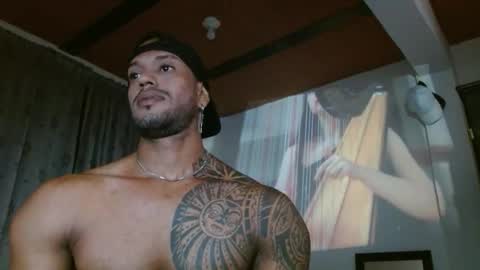 Snapshot of manolofitt chatting on 10.21.25 Manolo online show from 10.21.25