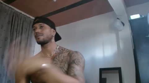 Snapshot of manolofitt chatting on 10.22.25 Manolo online show from 10.22.25