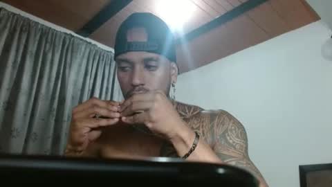 Snapshot of manolofitt chatting on 10.26.25 Manolo online show from 10.26.25