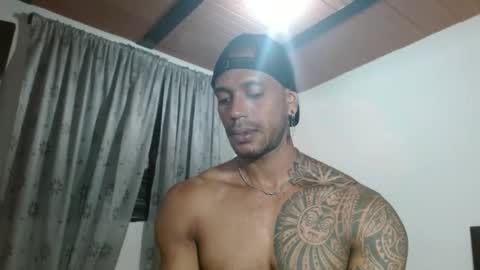 Snapshot of manolofitt chatting on 10.28.25 Manolo online show from 10.28.25