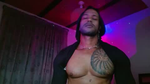 Snapshot of manolofitt chatting on 10.30.25 Manolo online show from 10.30.25