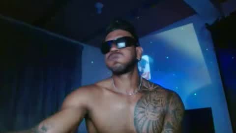 Snapshot of manolofitt chatting on 11.04.25 Manolo online show from 11.04.25