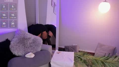 Manu Velez  online show from 12.31.24