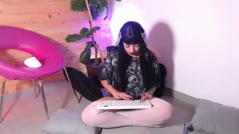 Manu Velez  online show from 02.26.25