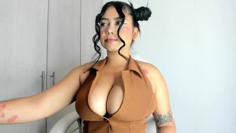 Snapshot of manuela_anderson chatting on 10.04.25 MANUELA online show from 10.04.25