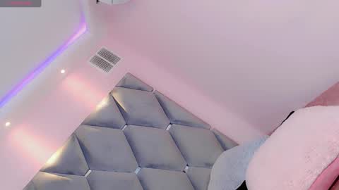 Manuela Kingsley online show from 12.28.24