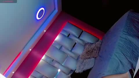 Manuela Kingsley online show from 02.02.25