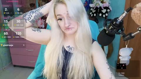 Manuela online show from 12.12.24