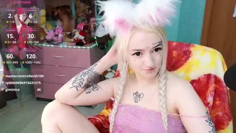 Manuela online show from 02.04.25