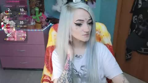 Snapshot of manuela_unicorn chatting on 04.22.26 Manuela online show from 04.22.26